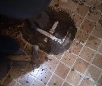 毕节市卫生间漏水维修公司为您分享下卫生间渗水如何处理及注意事项